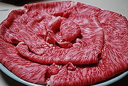 美味しいお肉のポイントは、「色・ハリ」です。